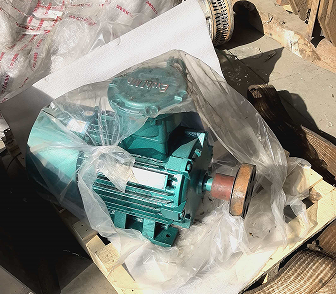 往复式给煤机安装电机